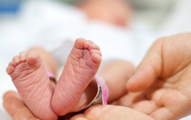 На шостий раз дівчинка: на Чорнобаївщині пологи прийняли у кареті “швидкої допомоги”