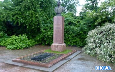 У Каневі громадськість хоче перепоховати дитячого письменника